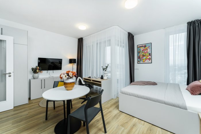 Modern fully furnished 1+kk with a loggia in a new residence with a reception area in Vysočany