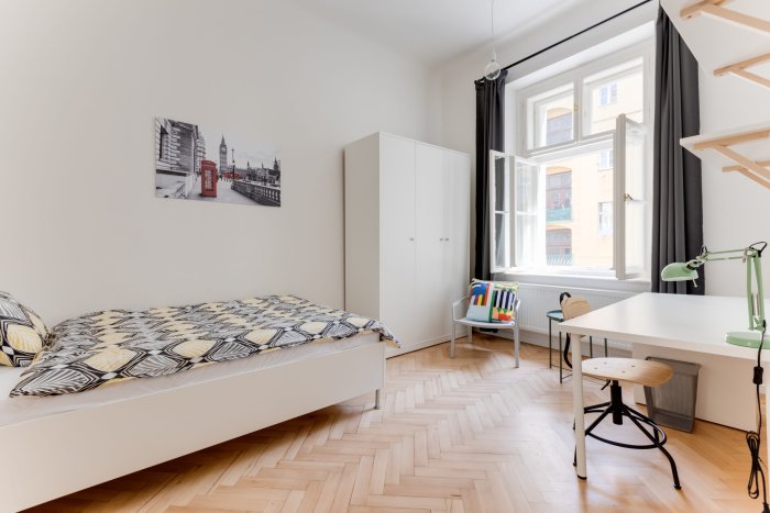 Furnished medium rooms for rent in shared apartments Prague 5 - Mala Strana