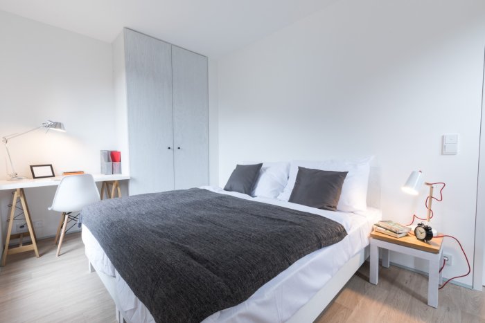 Rental of a modern furnished 1-bedroom apartment (2+kk) in Podbaba, Prague 6, with parking option.