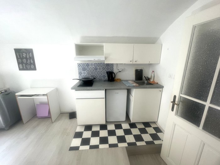 Rent of a furnished 1+1 apartment in the basement of 42 m2 with a terrace Za Pohořelecm Prague 6