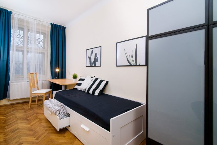 Furnished room for rent in a shared apartment Prague 7 near metro C - Vltavská