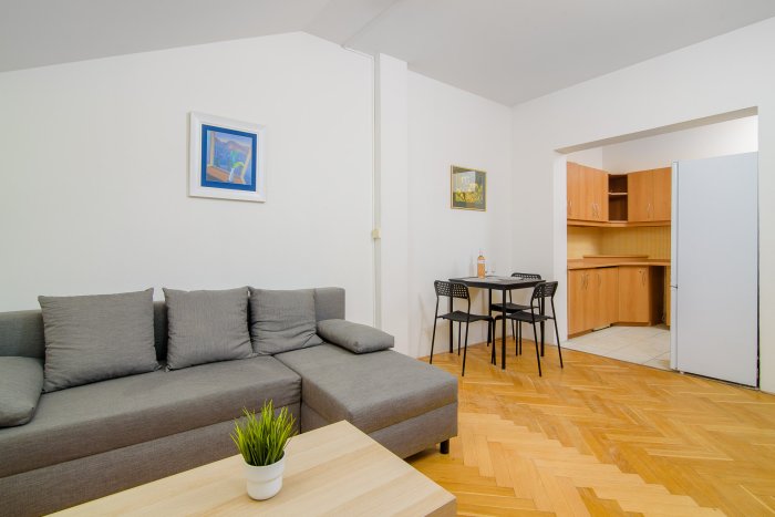 Furnished Attic Apartment for Rent – 2-Room Layout (2+kk), Prague 8 – Karlín