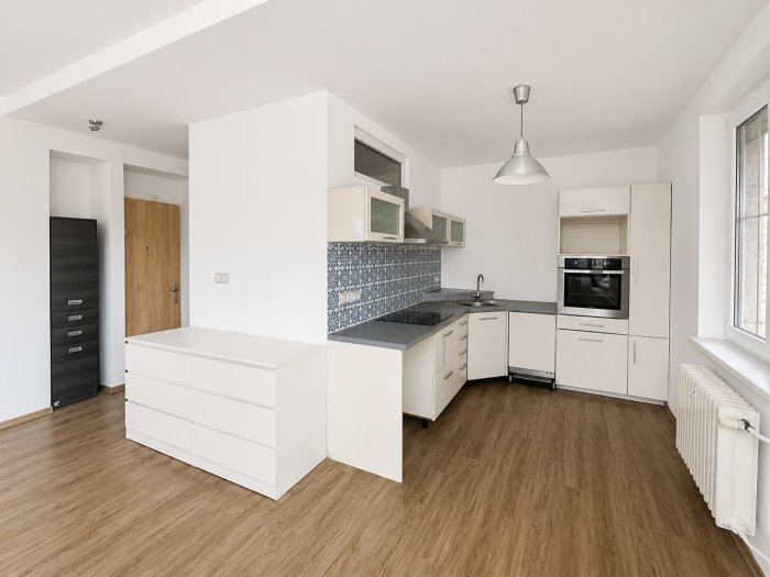 Bright 1-Bedroom Apartment with Cellar for Rent, Prague 4 Záběhlice