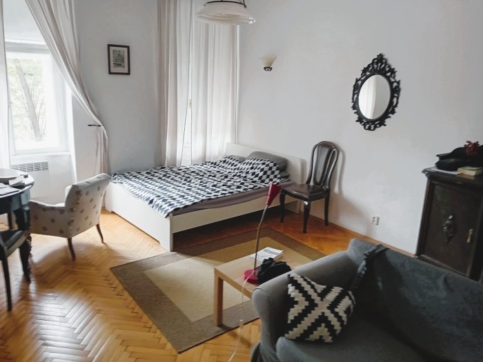 Pronájem zařízeného bytu 1+1 Praha 2 Nové město, Na Bojišti ulice