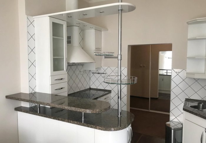 Plně zařízený byt 3+1 (120 m2) s balkónem - Praha 2, Vinohrady, I.P. Pavlova