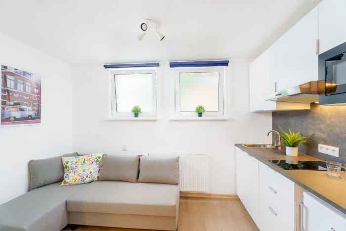 Moderní studio k pronájmu – Praha 4, 2 minuty od metra Kačerov