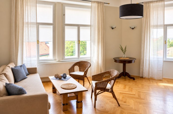 Pronájem zařízeného bytu 2+1, 80 m2 Na Bojišti, Praha 2