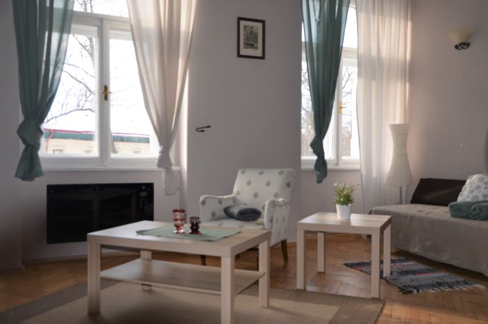 Pronájem zařízeného bytu 1+1 Praha 2 Nové město, Na Bojišti ulice