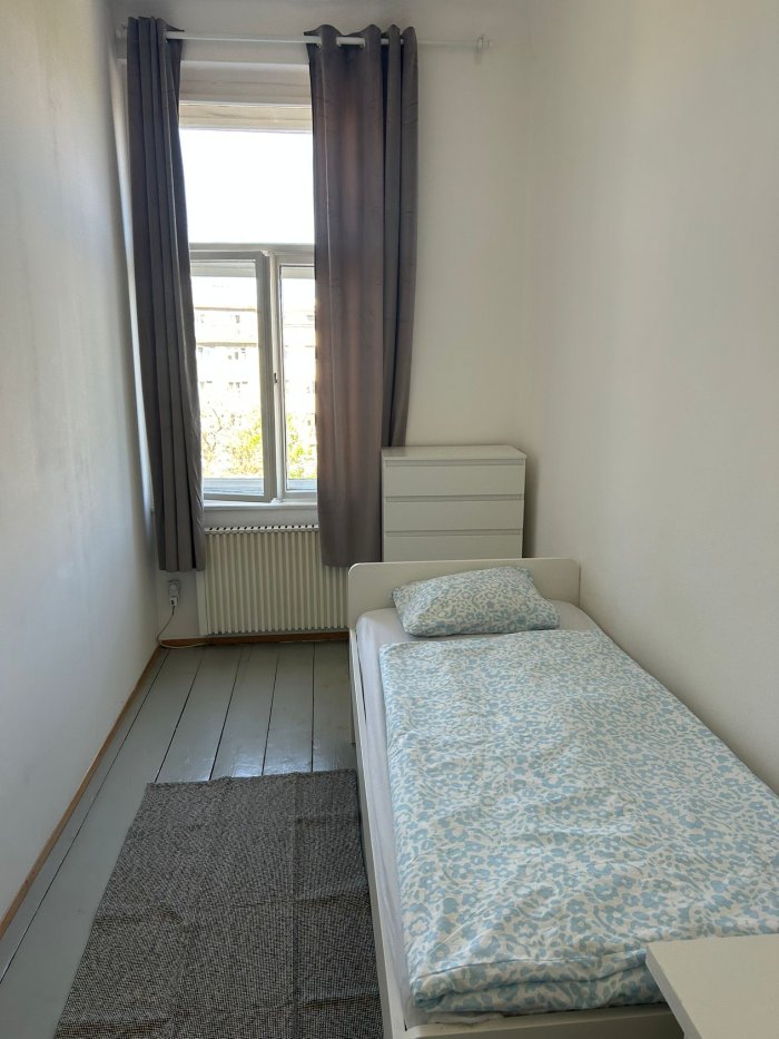 Pronájem plně zařízeného pokoje 10 m2 Praha 6 ve sdíleném bytě Střešovice