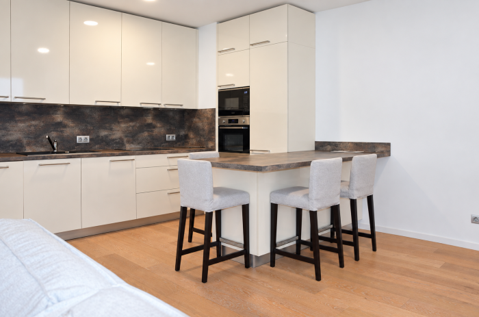 Moderní zařízený apartmán 2+kk s balkonem v Dock Residence, Praha 8