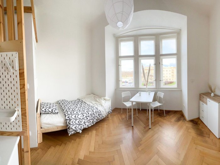 Pěkný vybavený byt 1+kk Za Pohořelcem Praha 6