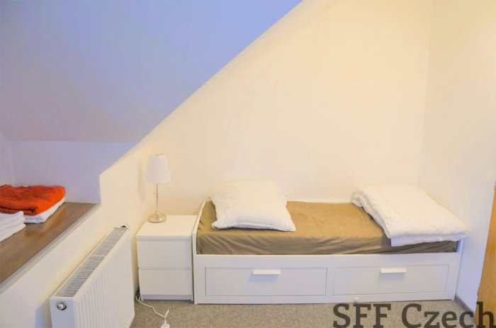 Zařízený pokoj pro studenty i expaty – Praha 5 – Anděl/Nový Smíchov s dobrou dostupností do centra